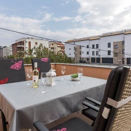 Apartment Dubravka Near The Sandy Beach Medulin Exterior foto